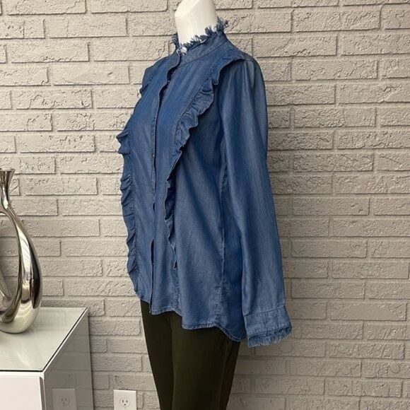Elan Ruffle Button Down Denim Shirt Size M NWT - Picture 2 of 9